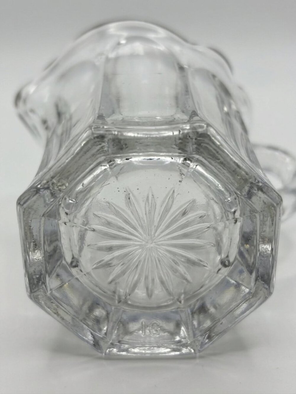 VINTAGE IMPERIAL GLASS *OLD WILLIMSBURG* PATTERN PRESSED GLASS CREAMER EUC - Picture 2 of 3